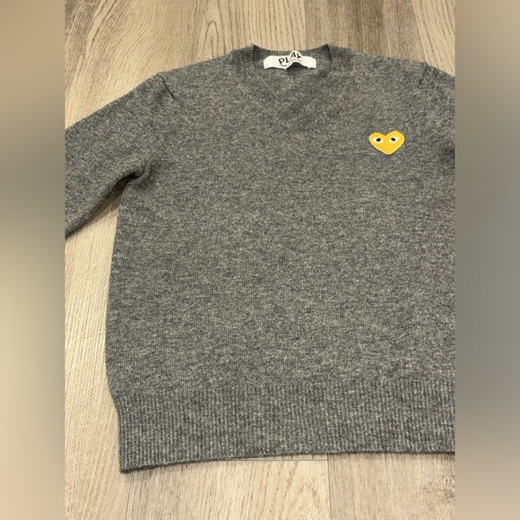 SOLD- Comme des Garcons Wool Sweater V-Neck Gold Heart CDG Play Heart Women’s XS - Picture 4 of 16